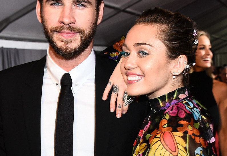 Редкость: Майли Сайрус и Лиам Хемсворт показали чувства на публике