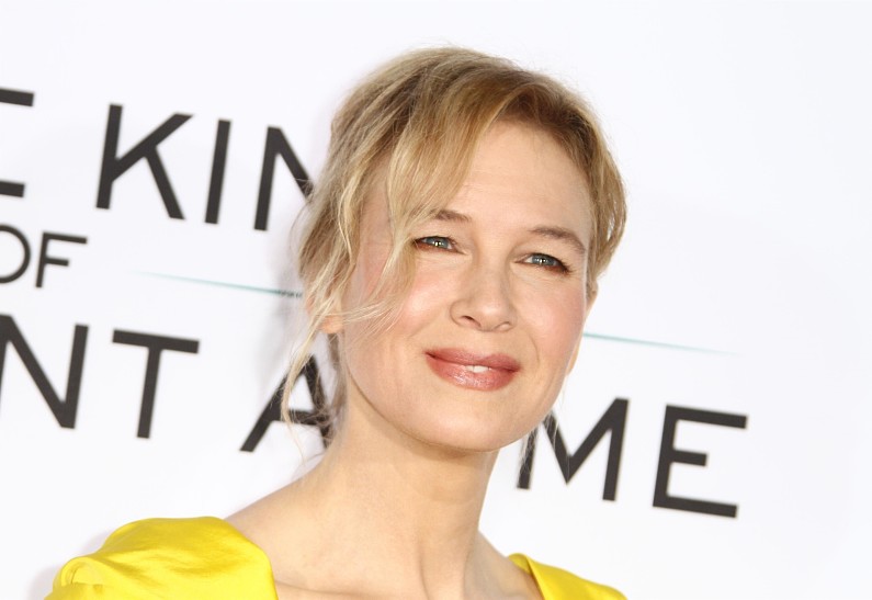 48-летняя Рене Зеллвегер удивила посвежевшим внешним видом: фото