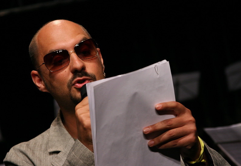 Кирилла Серебренникова оставили под домашним арестом