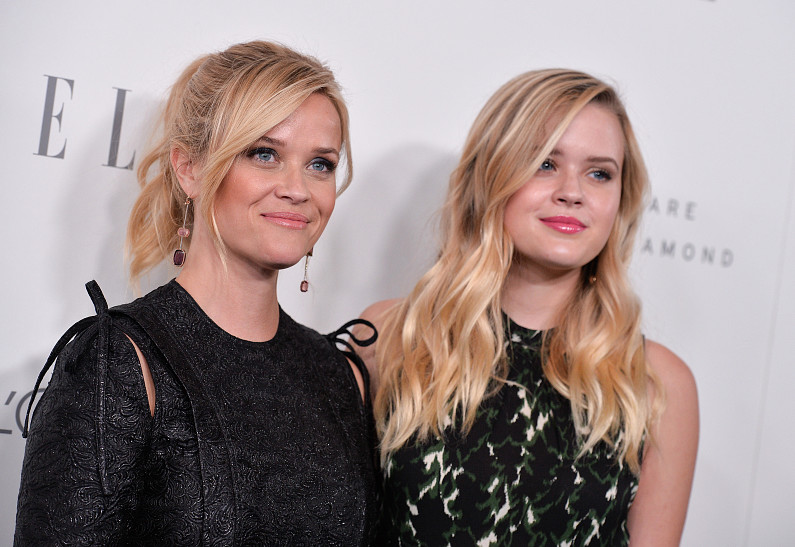 Как сестры: Риз Уизерспун и Ава Филипп блеснули на голливудской вечеринке
