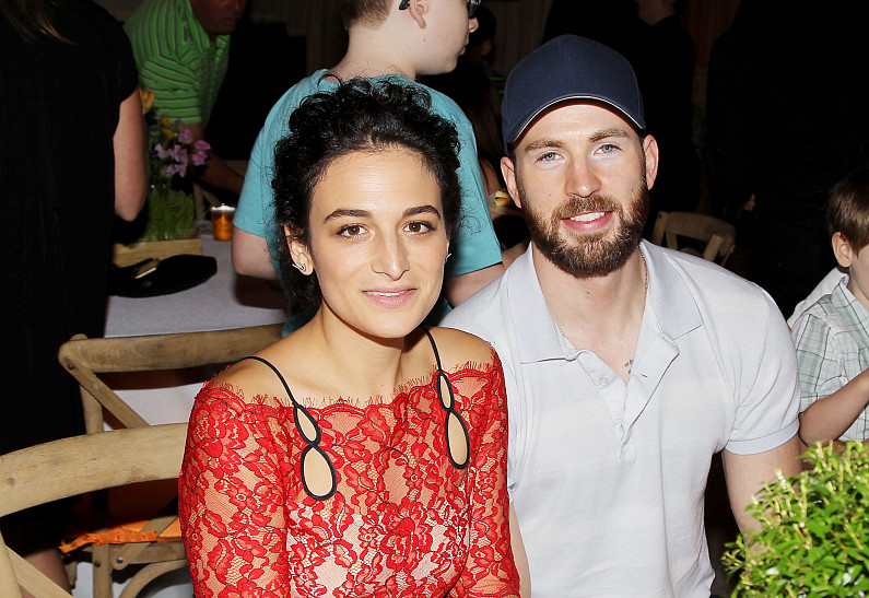 Еще одна попытка: Крис Эванс возобновил отношения с бывшей девушкой