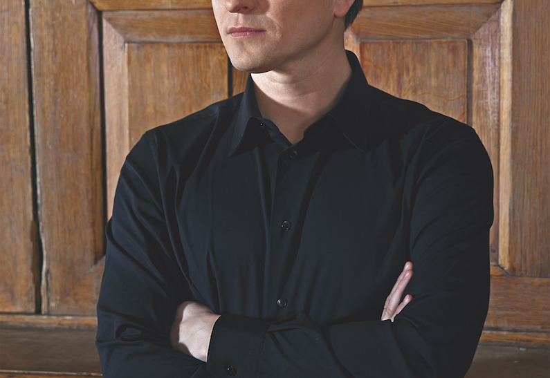 От бандита до героя эпохи: 5 необычных ролей Сергея Безрукова