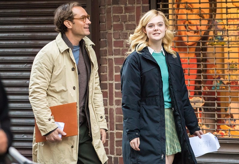 Эль Фаннинг флиртует с Джудом Лоу на съемках нового фильма Вуди Аллена