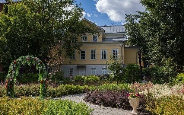 В Московском зоопарке начинает свою работу арт-пространство особняк «Дом Клюева»