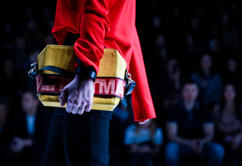 Аксессуары с Mercedes-Benz Fashion Week Russia, которые не дадут вам заснуть