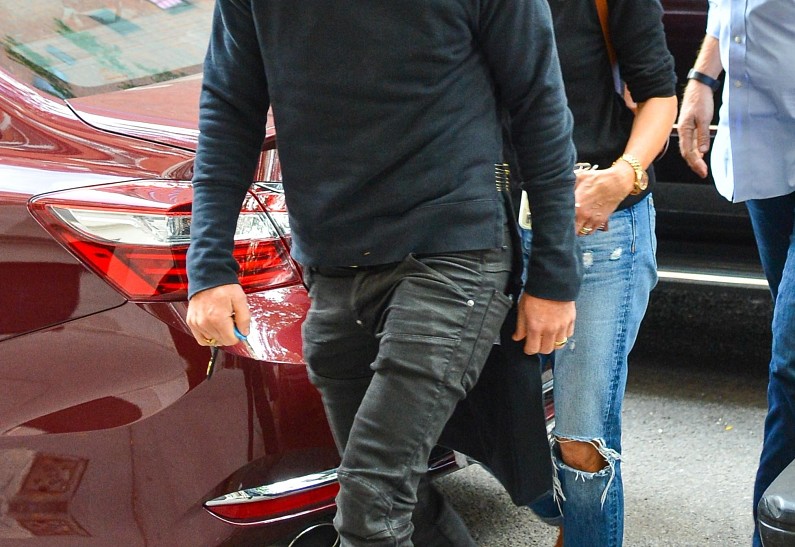 Стильная парочка: Джастина Теру и Дженнифер Энистон сфотографировали в Нью-Йорке