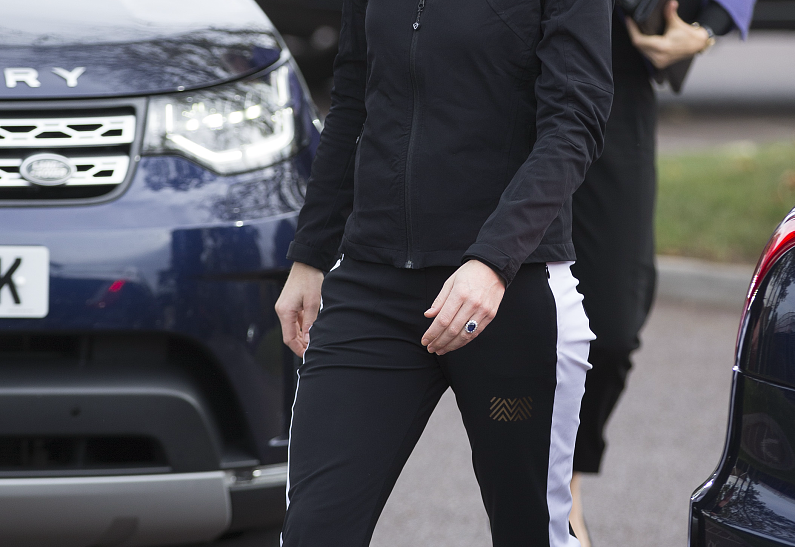 Беременная Кейт Миддлтон вышла в свет в спортивном костюме: фото