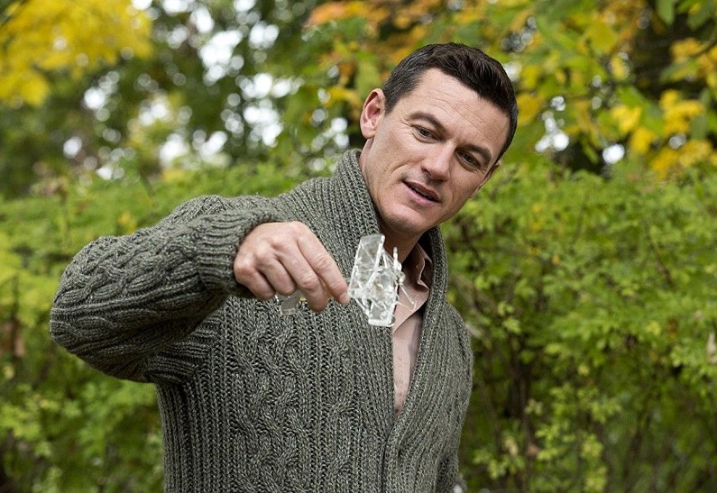 Соблазнительный и хитрый Люк Эванс в трейлере новой биографической драмы