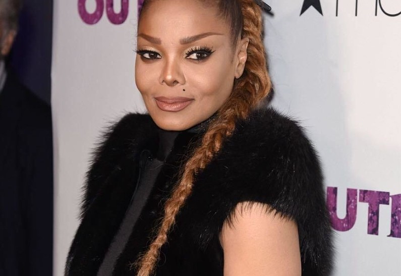 Что с лицом: новая пластика 51-летней Джанет Джексон