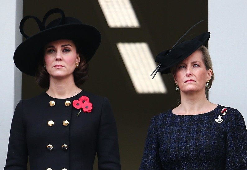 Смена имиджа: Кейт Миддлтон появилась на публике с каре