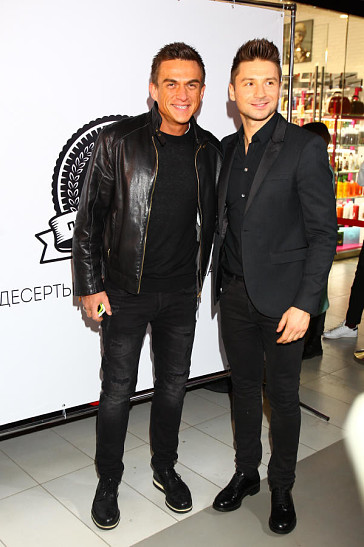 Влад Топалов поддержал Сергея Лазарева на открытии его магазина