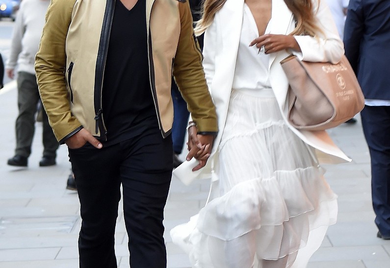 Сиара и Рассел Уилсон навестили детей в госпитале