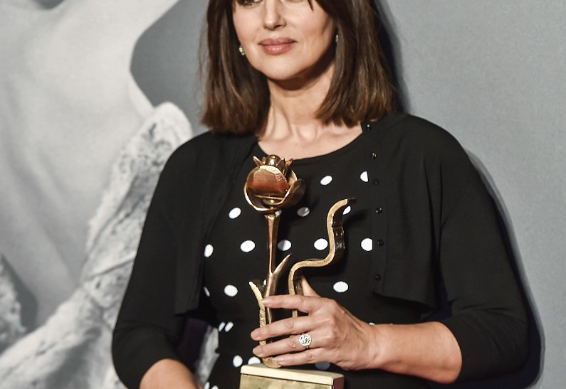 Время перемен: 53-летняя Моника Беллуччи сделала новую стрижку