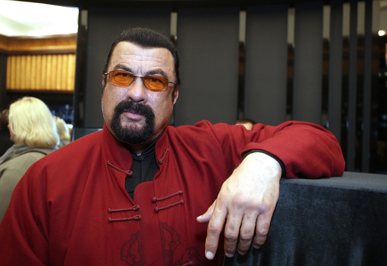 Портия де Росси обвинила Стивена Сигала в сексуальном домогательстве