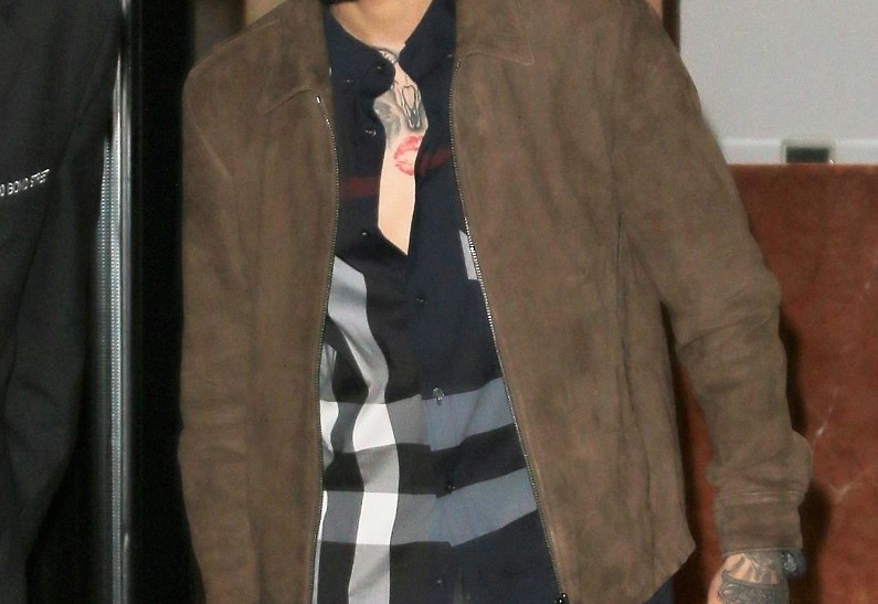 Зейн Малик сделал татуировку на голове с именем отца