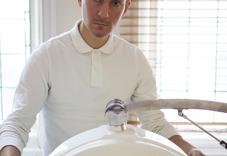 В Москву приедет легенда косметологии — Джон Цагарис (и у вас есть шанс попасть к нему на прием)