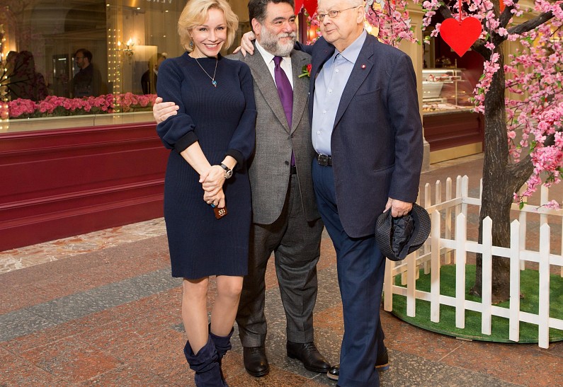 Олег Табаков, Владимир Познер, Леонид Парфенов и другие на завтраке в Bosco Café