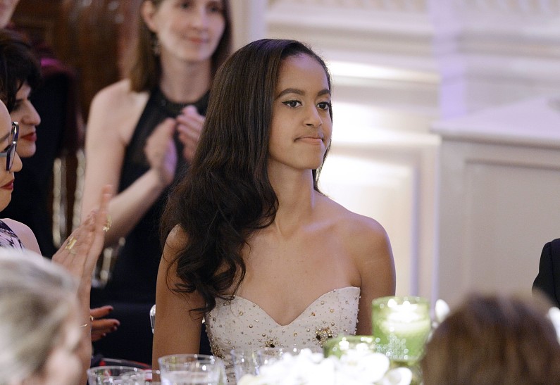 Малия Обама работает в кинокомпании за 9 долларов в час