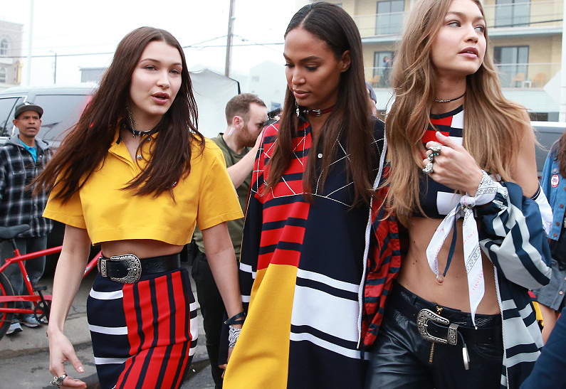 Звезды на подиуме и в зале: сестры Хадид, Леди Гага, Кристен Стюарт и другие на эпичном показе Tommy Hilfiger