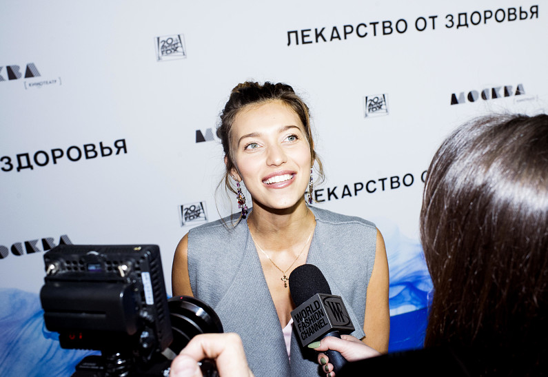 Регина Тодоренко, Олег Меньшиков с женой, Елена Летучая и другие: премьера «Лекарства от здоровья»