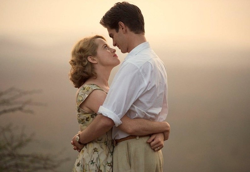 Эндрю Гарфилд и Клер Фой на первом кадре драмы «Дыши»