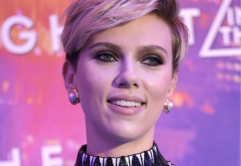 Образ дня: Скарлетт Йоханссон на парижской премьере фильма «Призрак в доспехах»