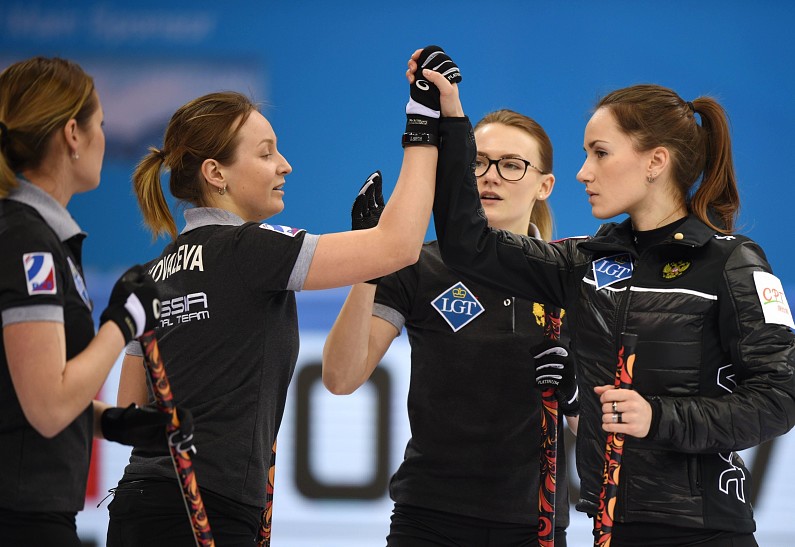 Российские керлингистки впервые в истории завоевали серебро Чемпионата мира