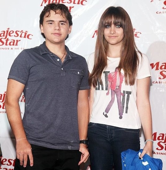 Дети Майкла Джексона сделали себе парные татуировки (фото)