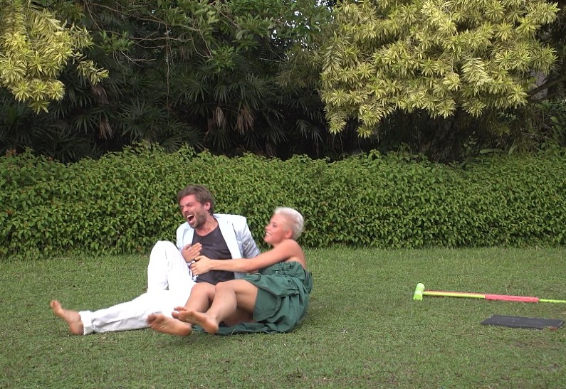 Участница шоу «Холостяк» искусала Илью Глинникова (фото)