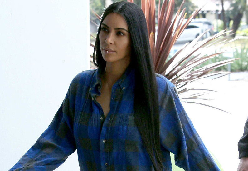 Просто копия: Ким Кардашьян примерила образ своей матери Крис Дженнер