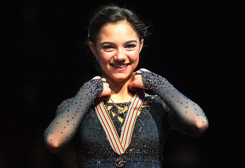 Фигуристка Евгения Медведева стала двукратной чемпионкой мира