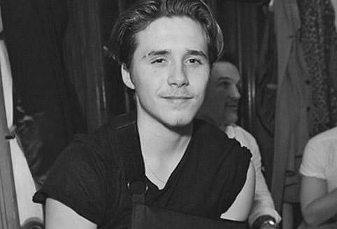 По стопам отца: Бруклин Бекхэм сделал еще одну татуировку