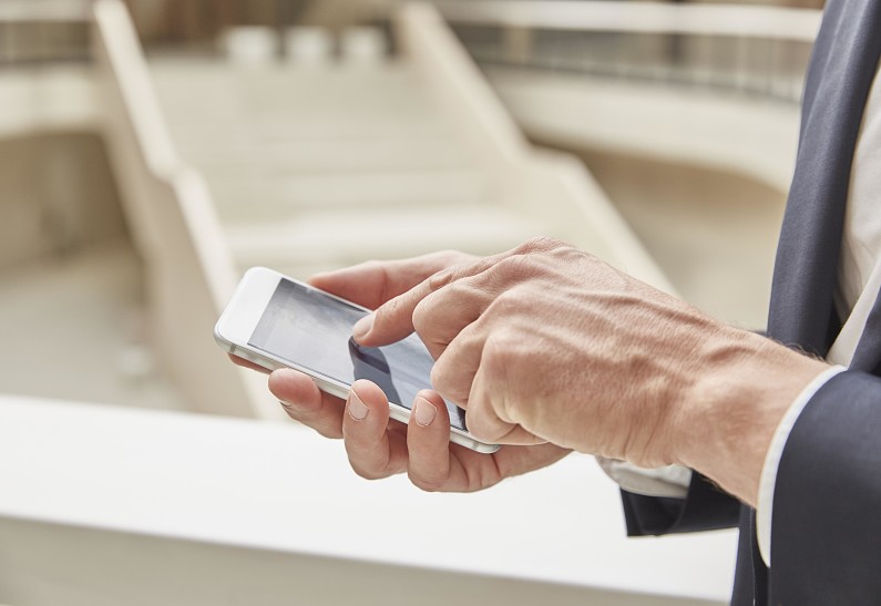 Виталий Милонов предлагает сделать регистрацию в соцсетях по паспортам