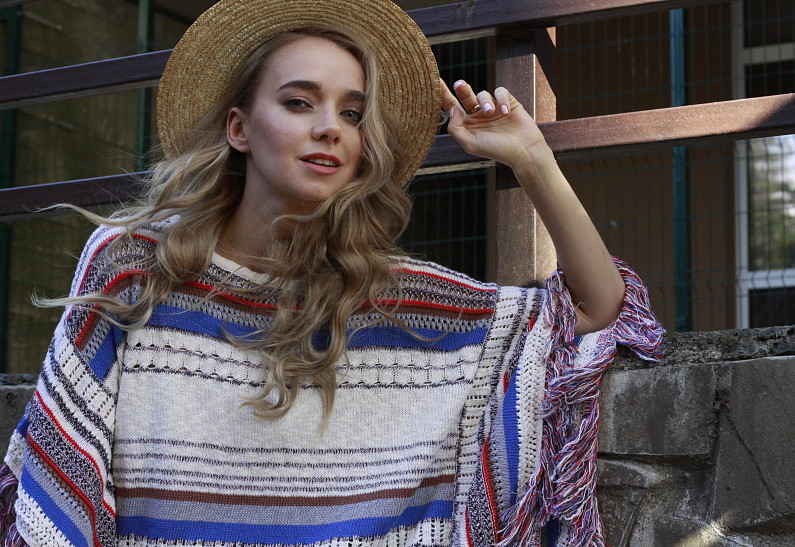 Косметичка звезды: любимые продукты актрисы Алены Чеховой