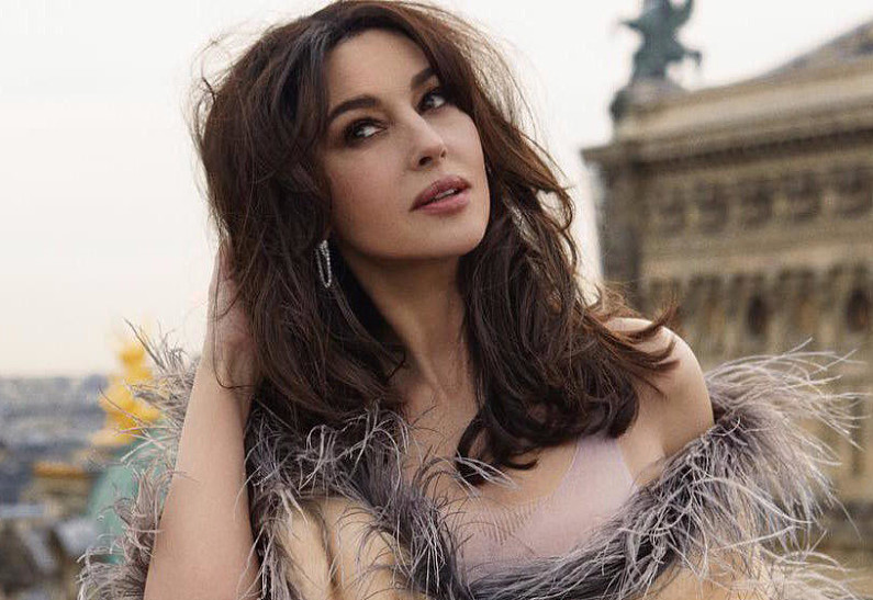 Нежная и женственная: Моника Белуччи в новой фотосессии для бразильского глянца