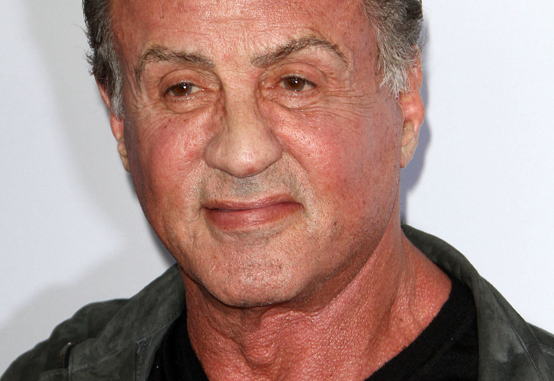 Сильвестр Сталлоне подал в суд на студию Warner Bros. за мошенничество