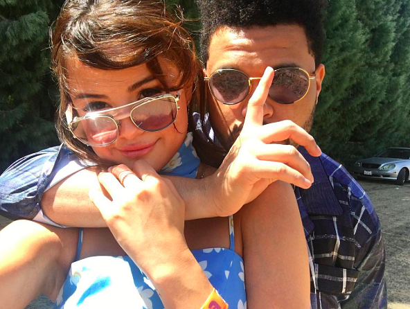 Селена Гомес и The Weeknd проводят время в объятиях друг друга на фестивале Coachella