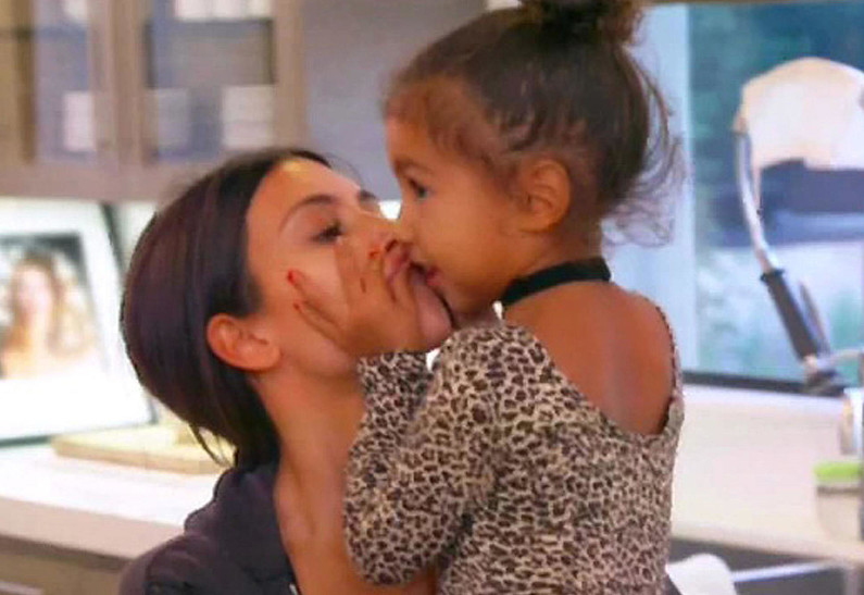 Ким Кардашьян опубликовала новый семейный портрет