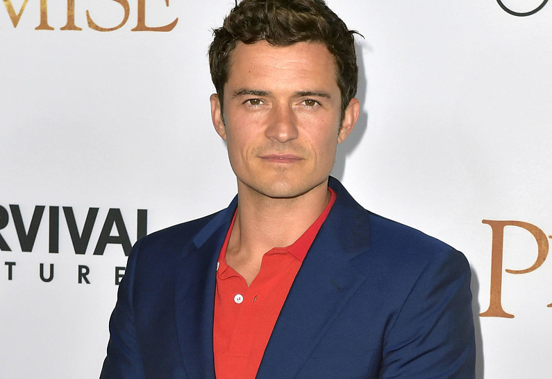 Орландо Блум повеселился на фестивале Coachella с загадочной блондинкой