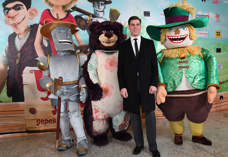 Дмитрий Дюжев, Анна Меликян и другие гости премьеры «Урфин Джюс и его деревянные солдаты»