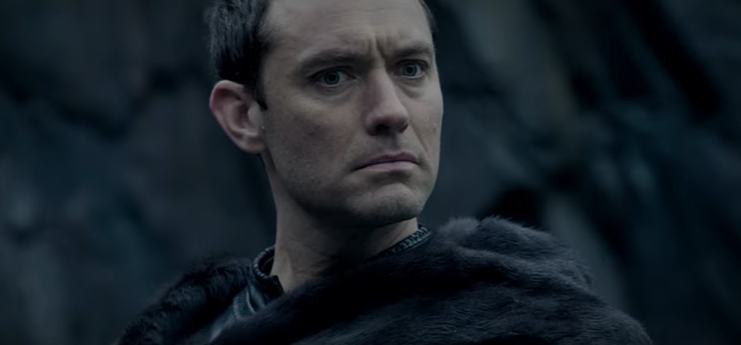 Мужественный и властный Джуд Лоу в новом трейлере фильма «Меч короля Артура»