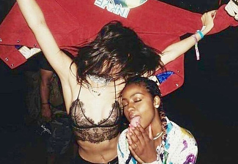 Что на голове: простые идеи причесок на летний музыкальный фестиваль