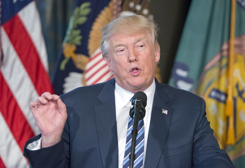 Неизвестные осквернили звезду Дональда Трампа на Аллее славы