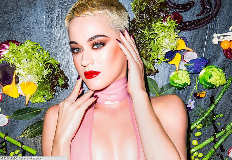 Кэти Перри эксцентрично представила свой новый трек