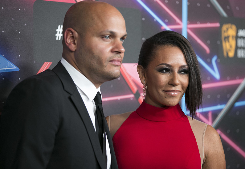 Молчала 10 лет: Мел Би разводится с мужем из-за систематического насилия