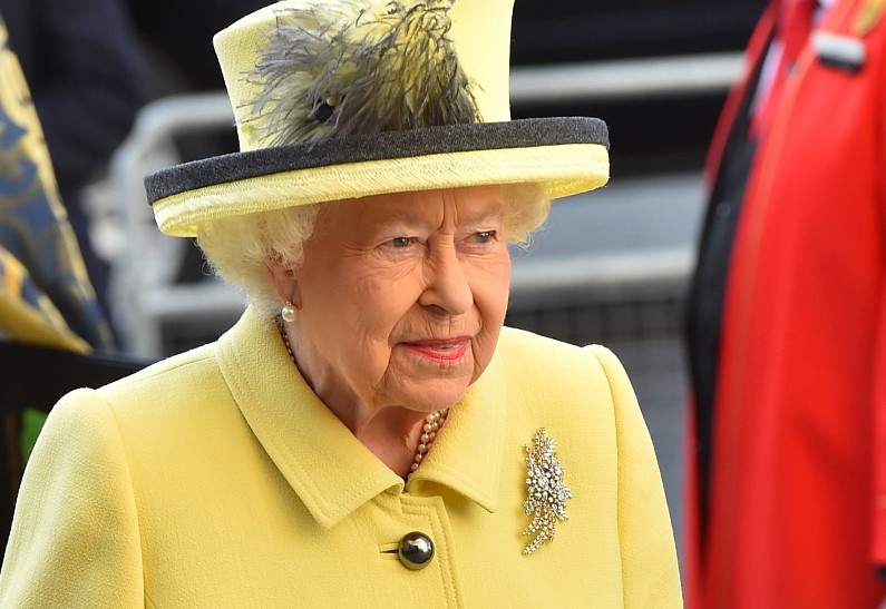 У Елизаветы II есть секретный аккаунт на Facebook