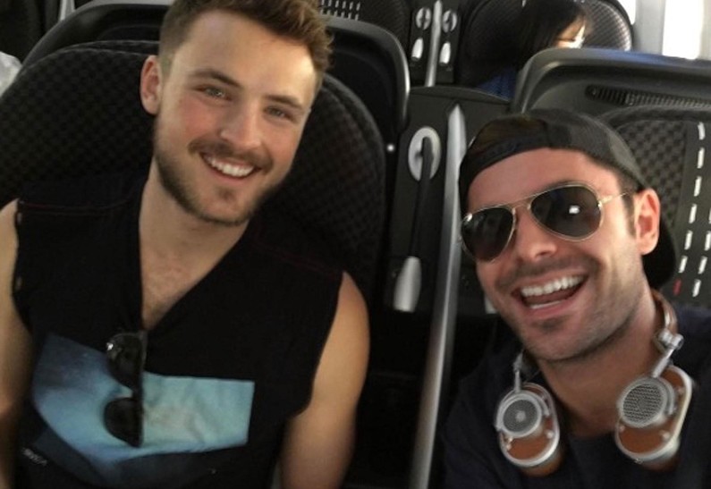 Зак Эфрон советуется со своим младшим братом по вопросам любовных отношений