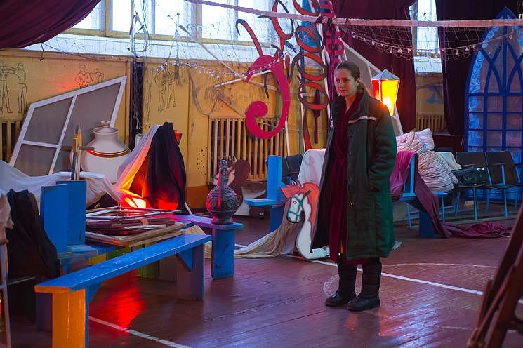 Виктория Исакова, Александра Бортич и другие в первых кадрах фильма «Жги»