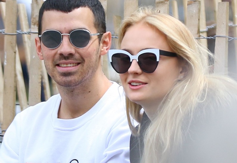 Звезда «Игры престолов» Софи Тёрнер впервые прокомментировала свой роман с Джо Джонасом