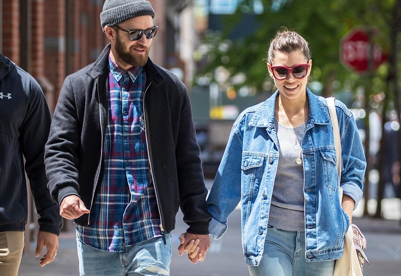 Счастливы вместе: Джастин Тимберлейк и Джессика Бил прогулялись по Нью-Йорку